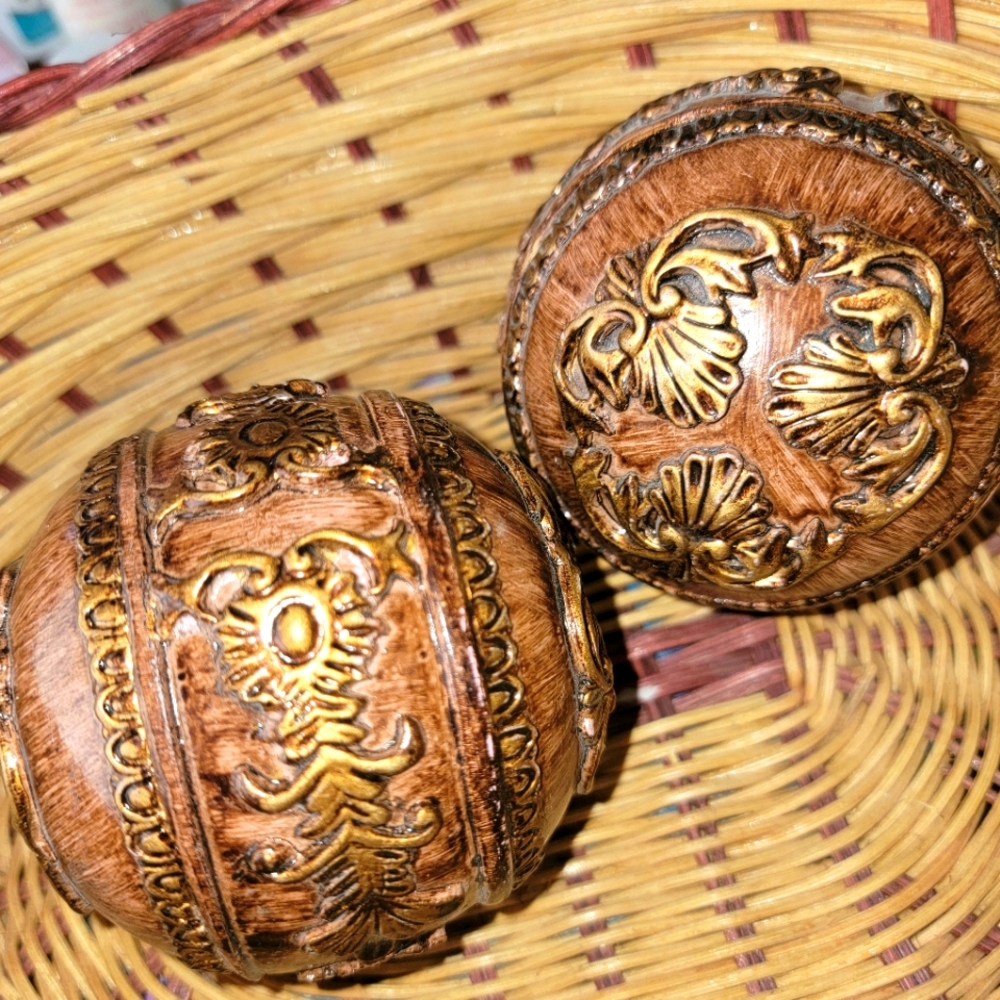 Decorative balls